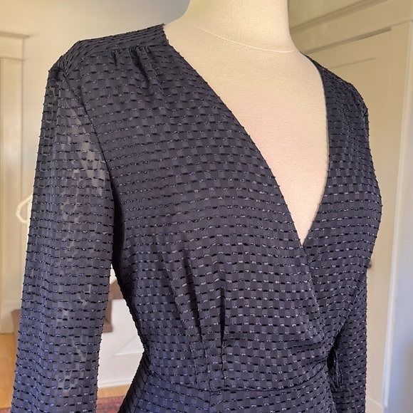 H&M Long Sleeve Textured Wrap Dress Navy NWT Size 2 - Picture 2 of 11